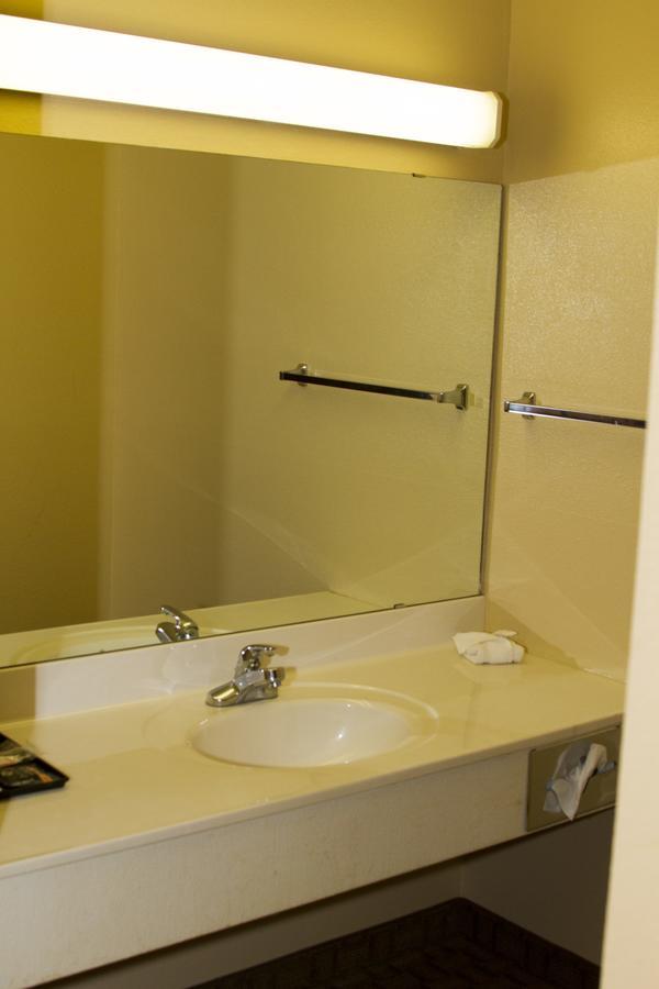 Cottonwood Inn & Suites Phillipsburg Экстерьер фото