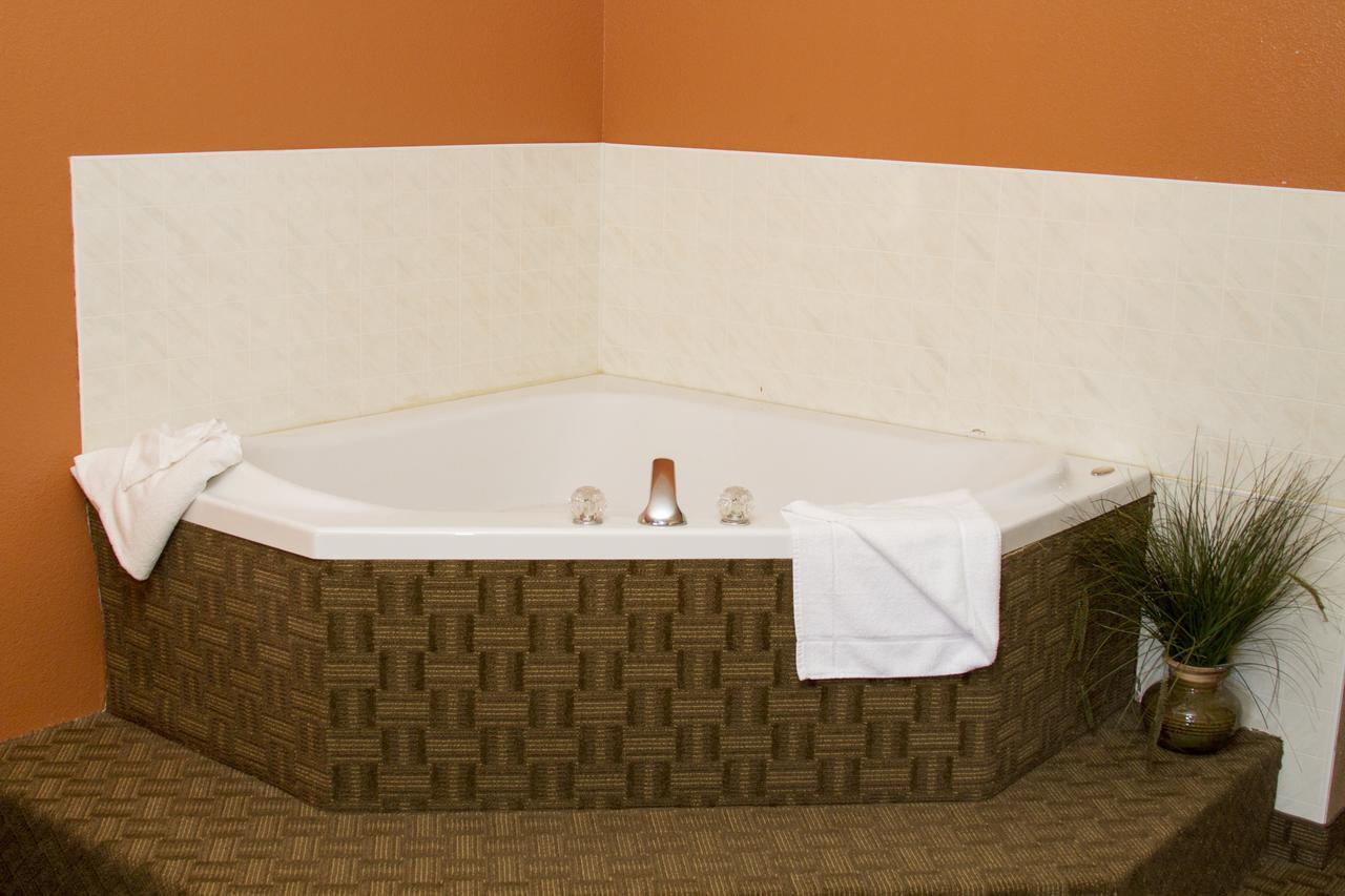 Cottonwood Inn & Suites Phillipsburg Экстерьер фото